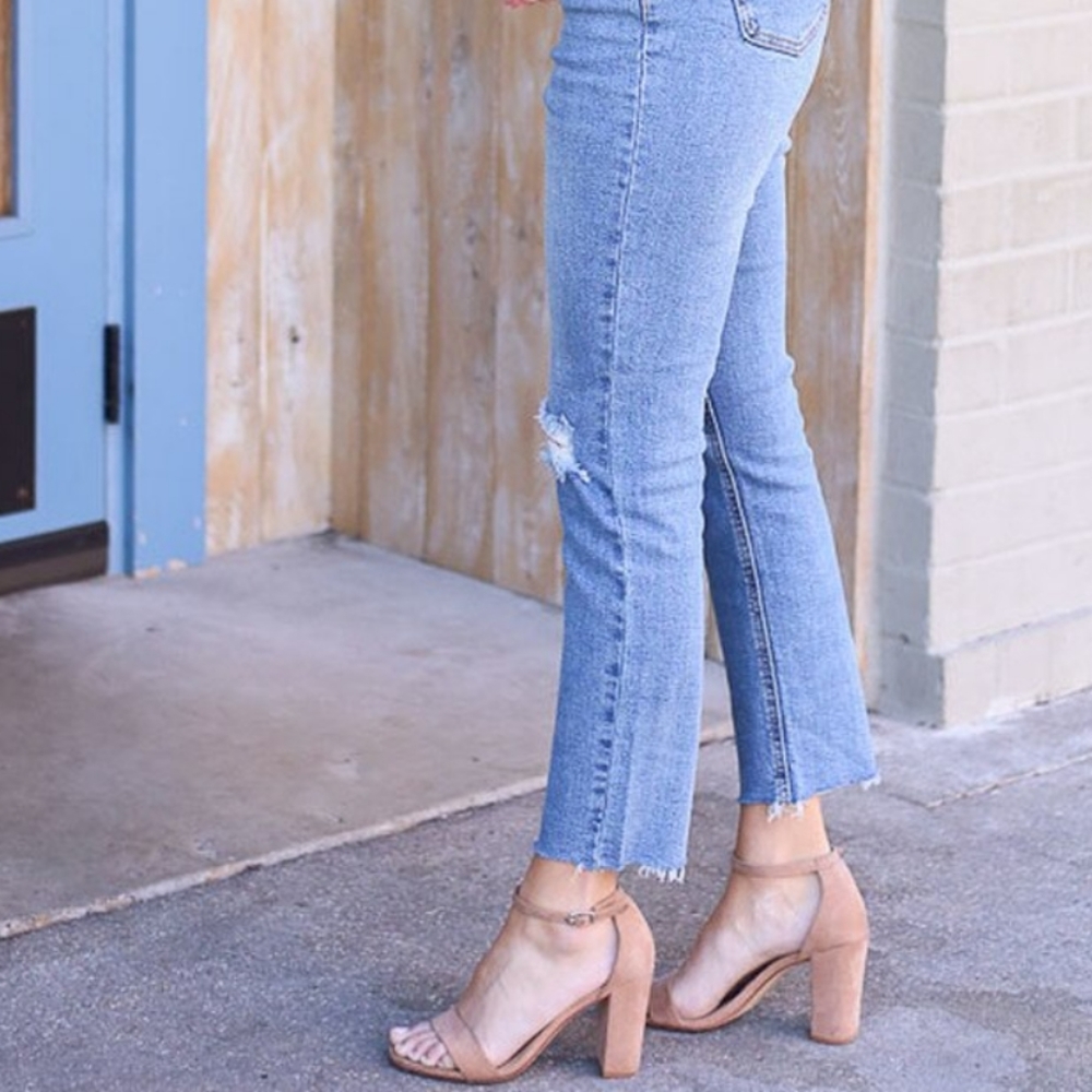 Distressed Denim Frayed Hemline Jeans - Picture 4 of 6
